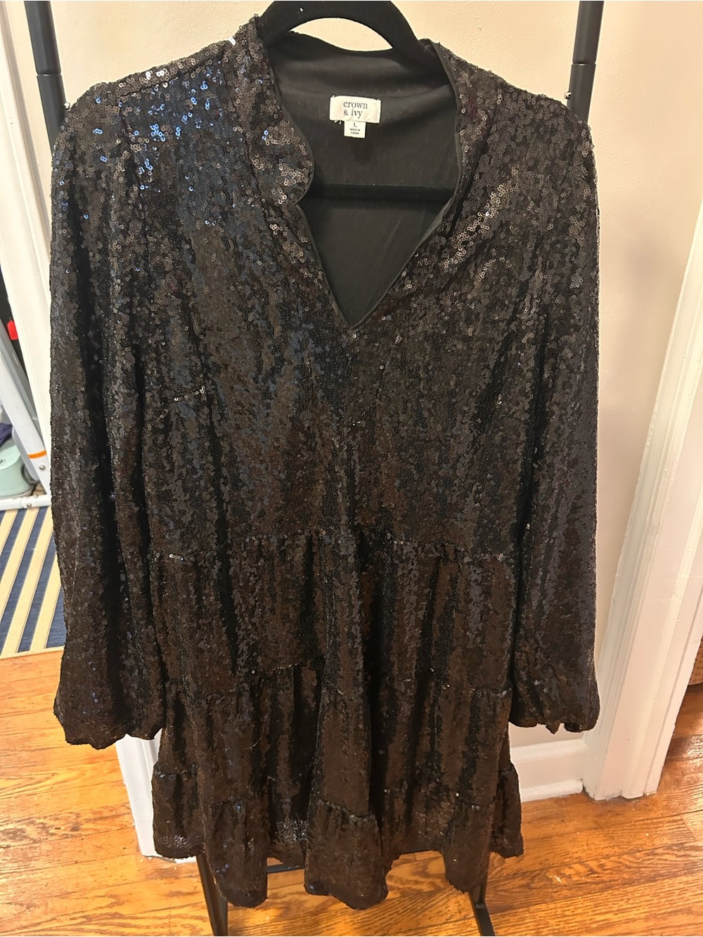 crown & ivy Black Sequin Long Sleeve Tiered V-Neck Dress